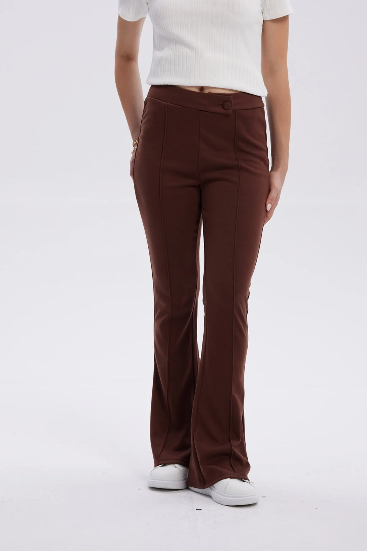 Calza Mujer Flare Piping Delantero Café Oscuro