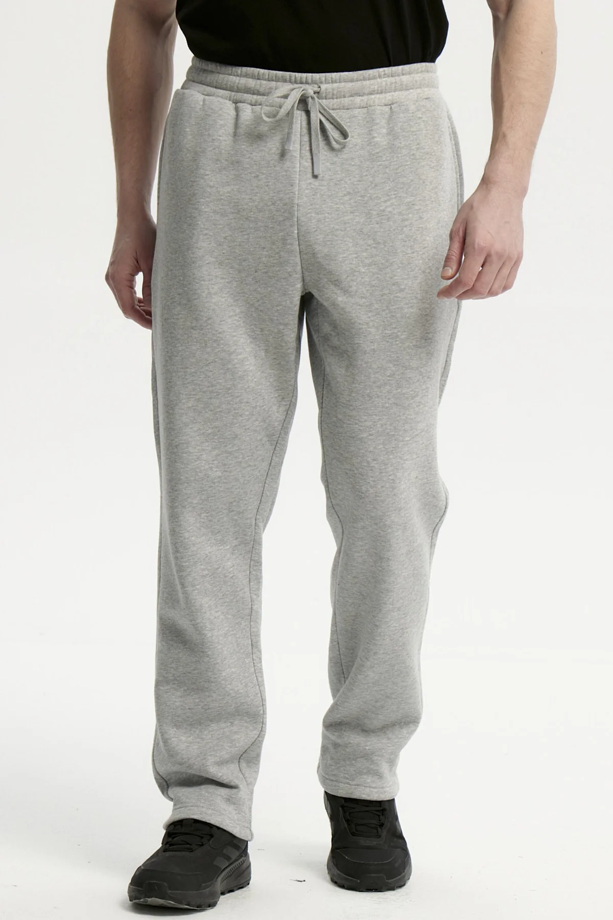 Pantalón Buzo Hombre Calce Recto Gris