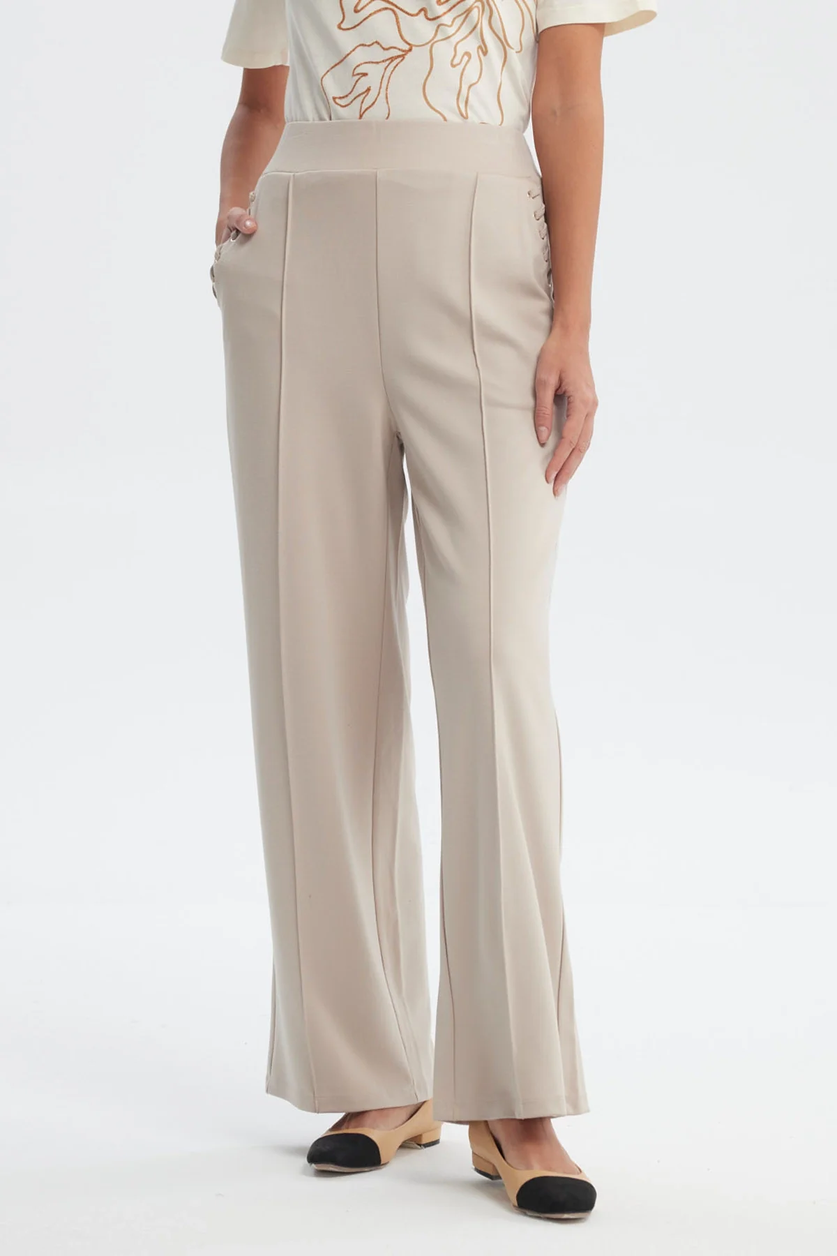 Pantalón Buzo Mujer Calce Recto Beige