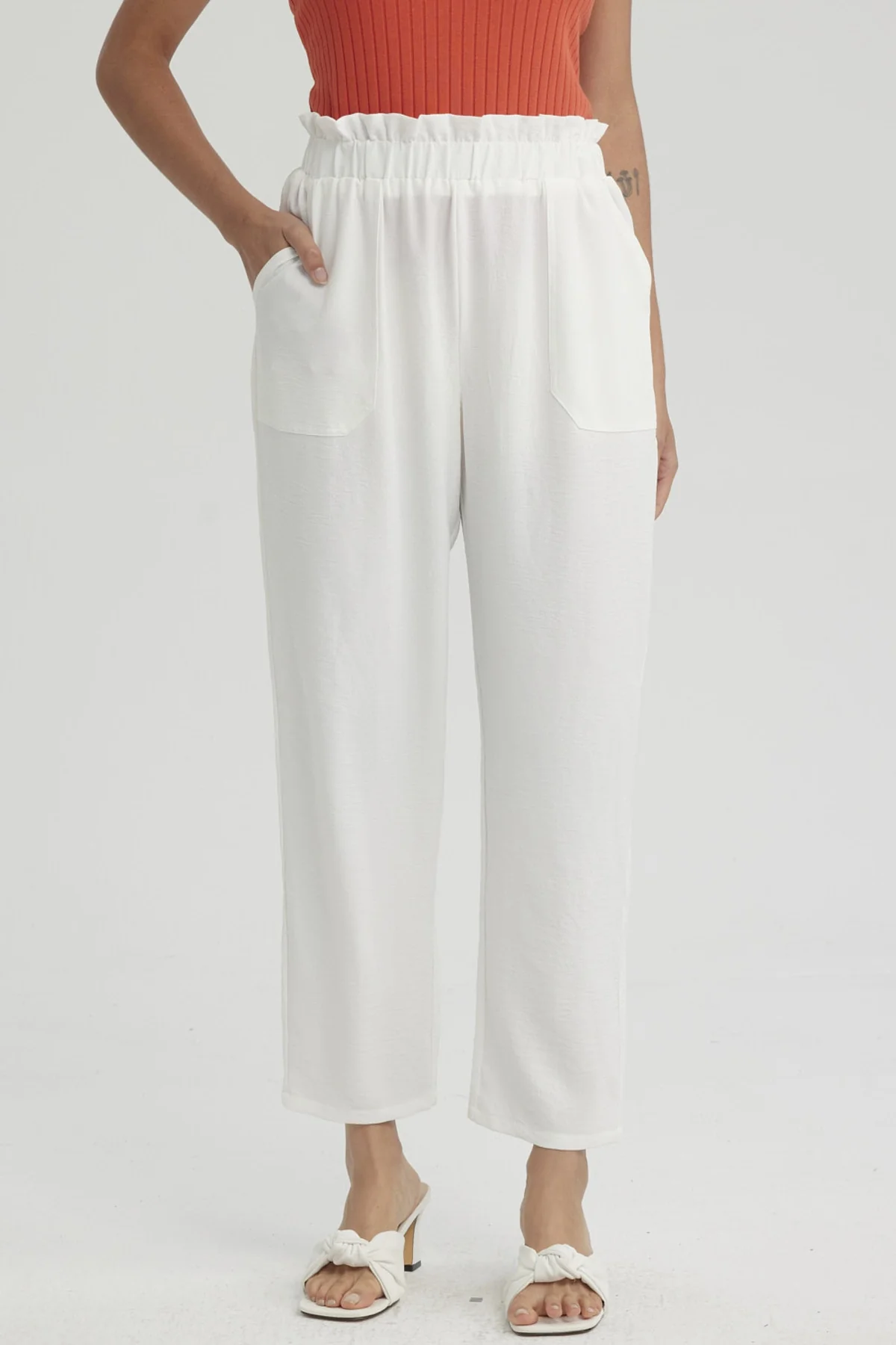 Pantalón Mujer Calce Slim Bolsillo Crudo