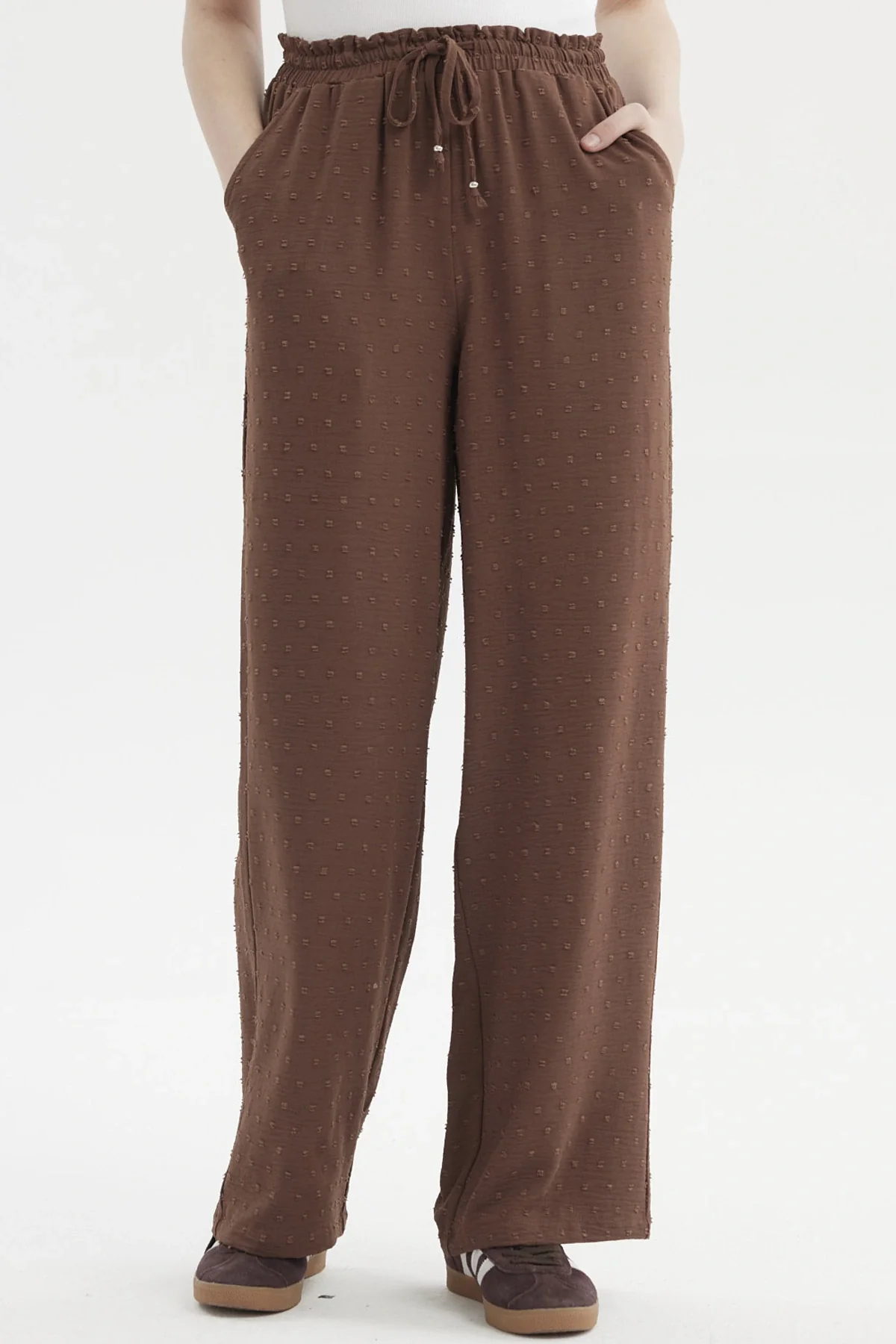 Pantalón Mujer Plumeti Pretina Elasticada Café Oscuro