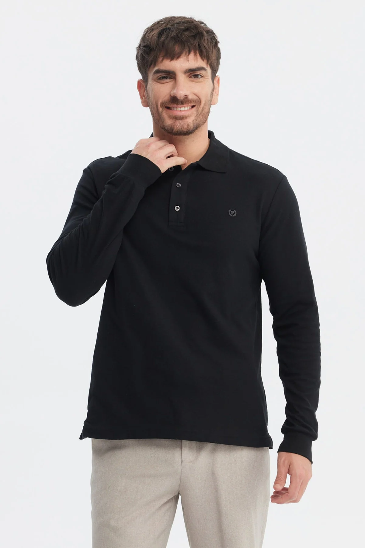 Polera Hombre Lisa Borbada Con Botones Negro