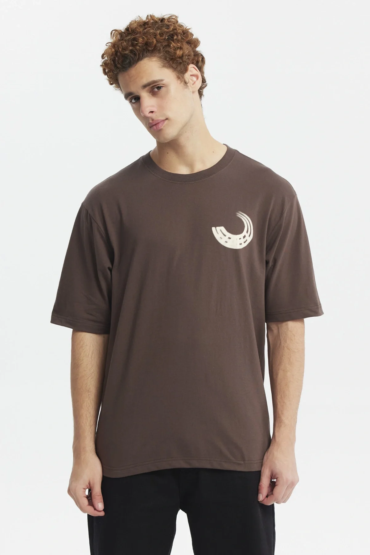 Polera Hombre Oversize Print Chocolate