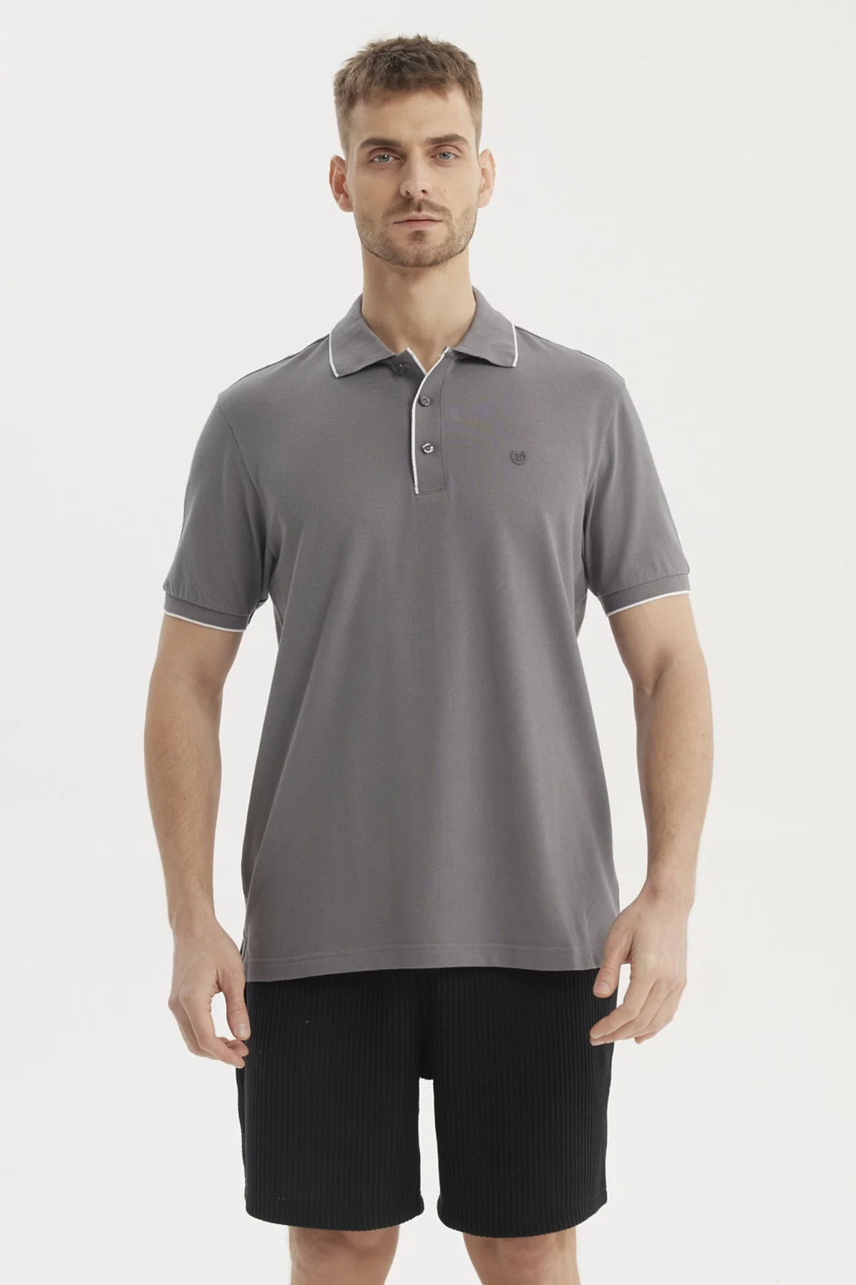 Polera Hombre Pique Detalle En Cuello Gris
