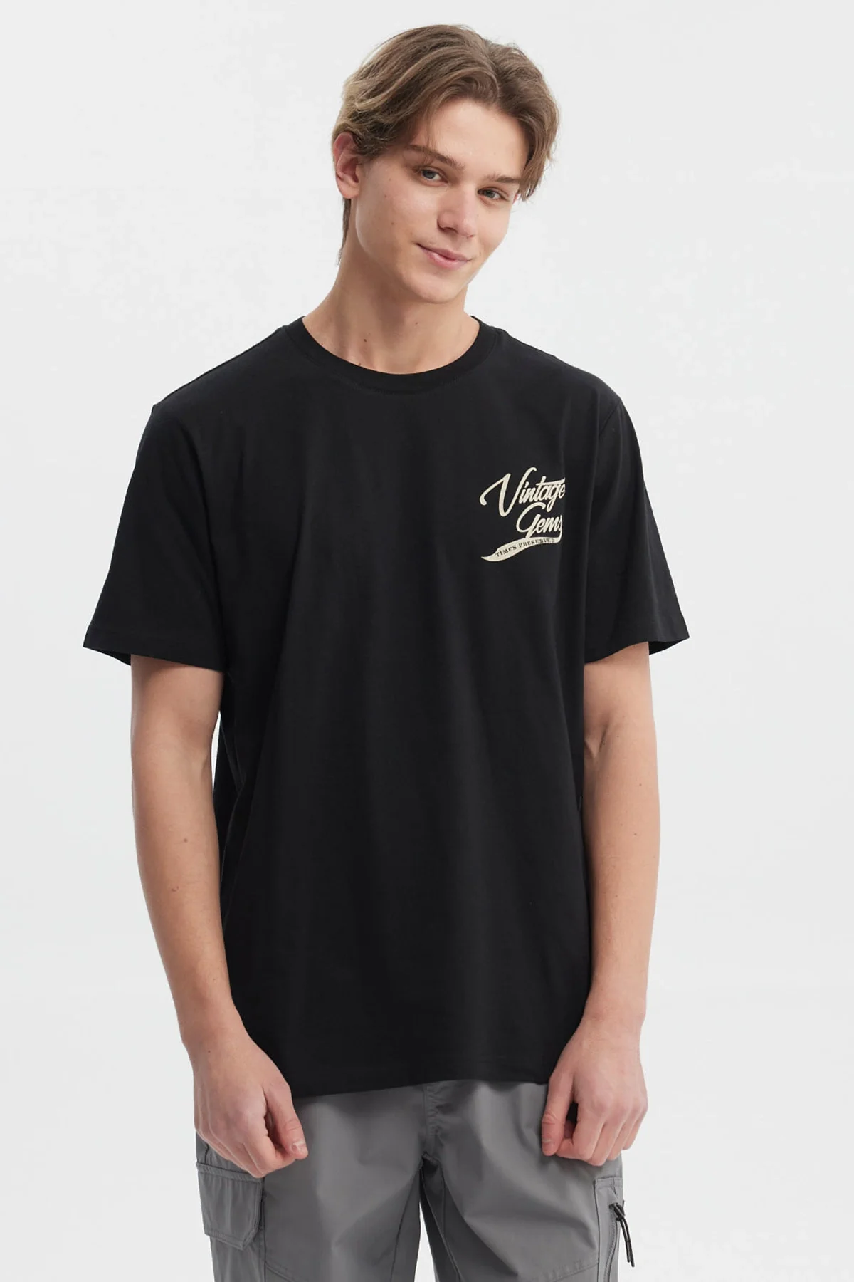 Polera Hombre Regular Fit Print Trasero Negro