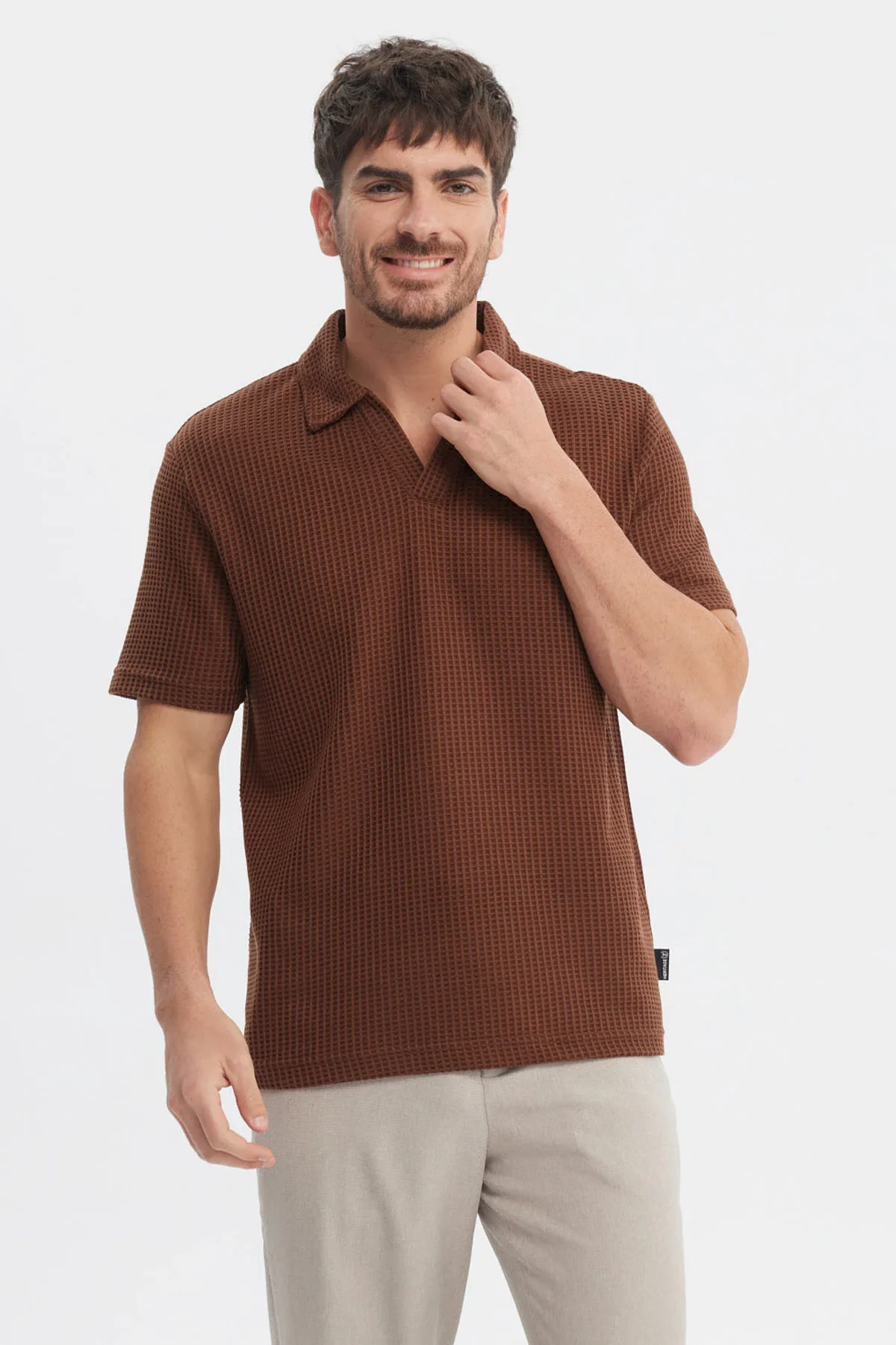 Polera Hombre Slim Cuello Polo Café