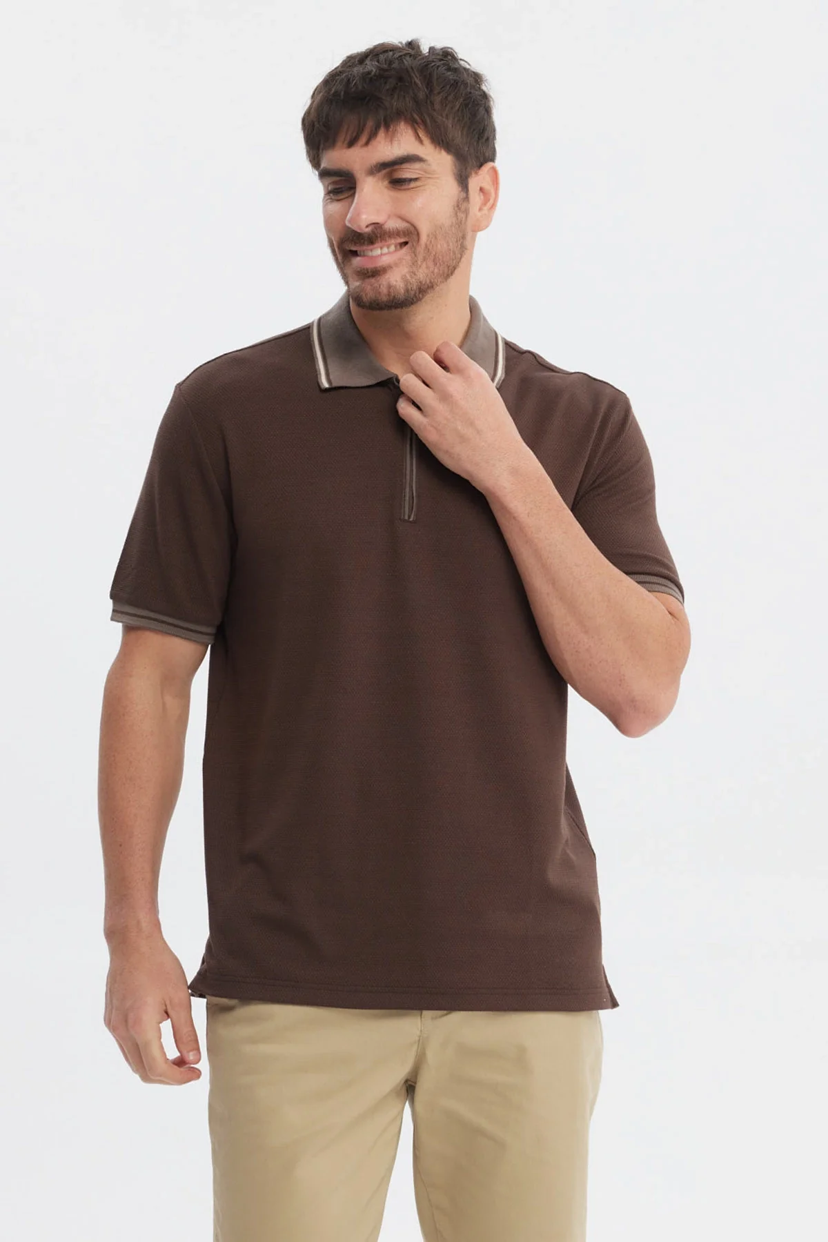 Polera Hombre Textura Cierre Polo Chocolate