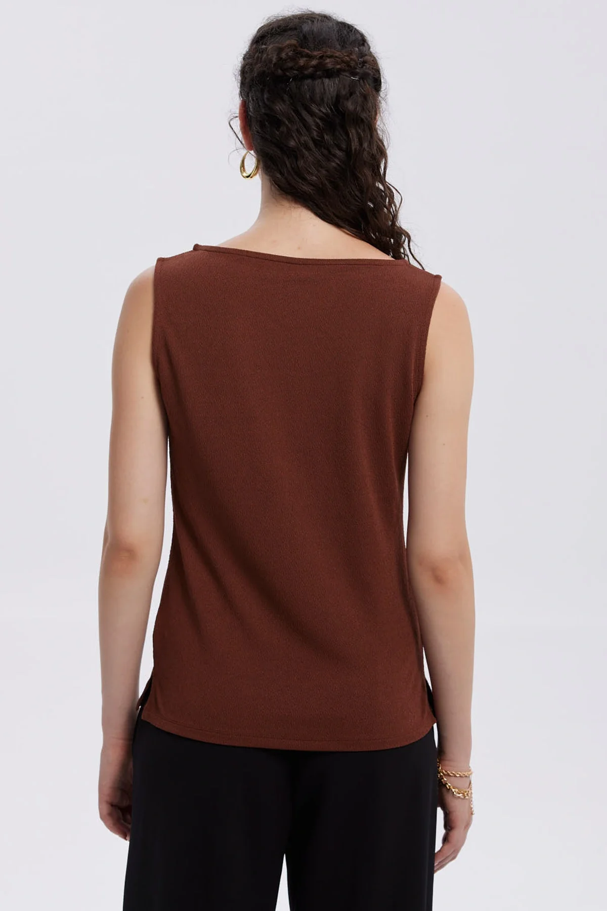 Polera Mujer Con Textura Y Abertura Café Oscuro - Image 3