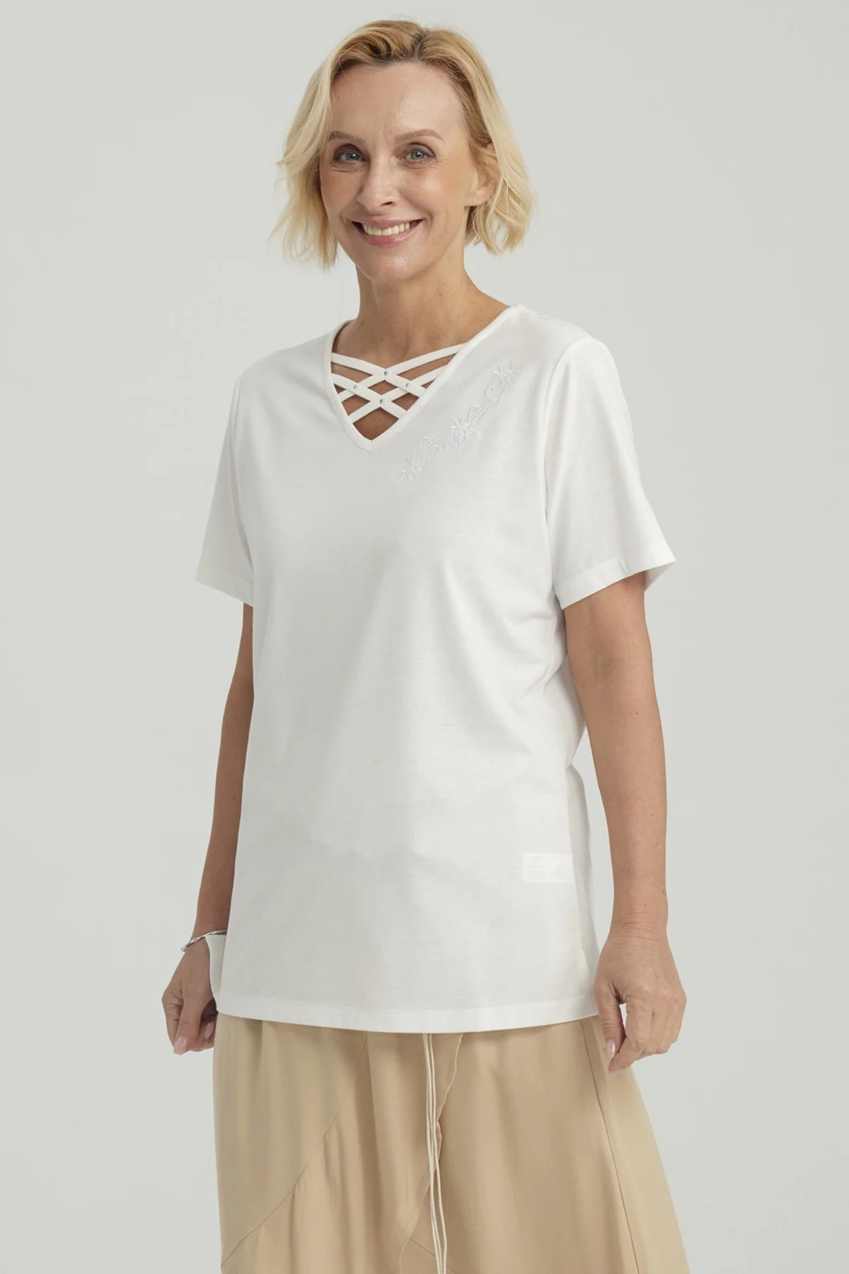 Polera Mujer Detalle Escote Crudo - Image 2