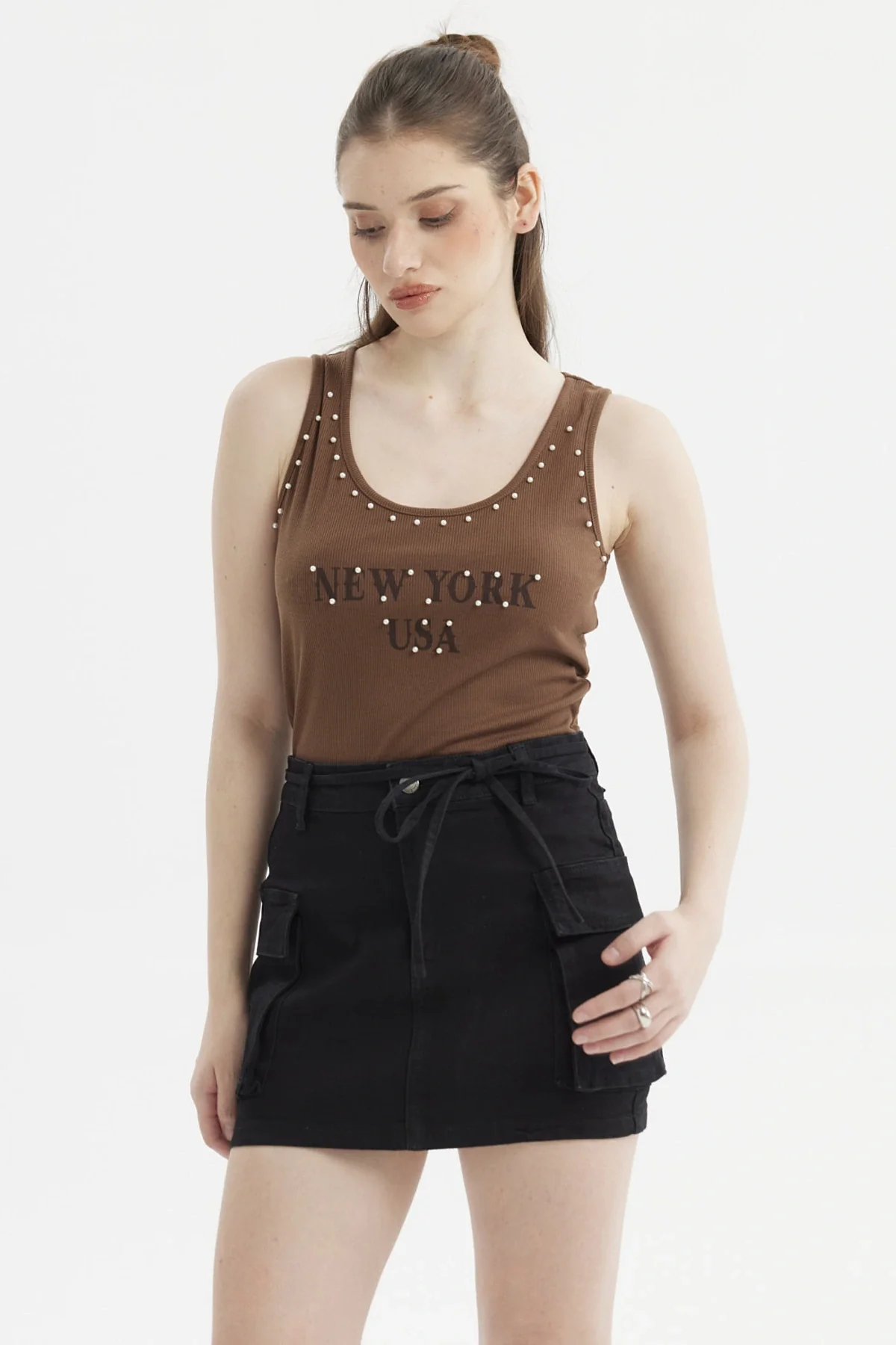 Polera Mujer Rib Aplicación Rivets Y Print Café Oscuro