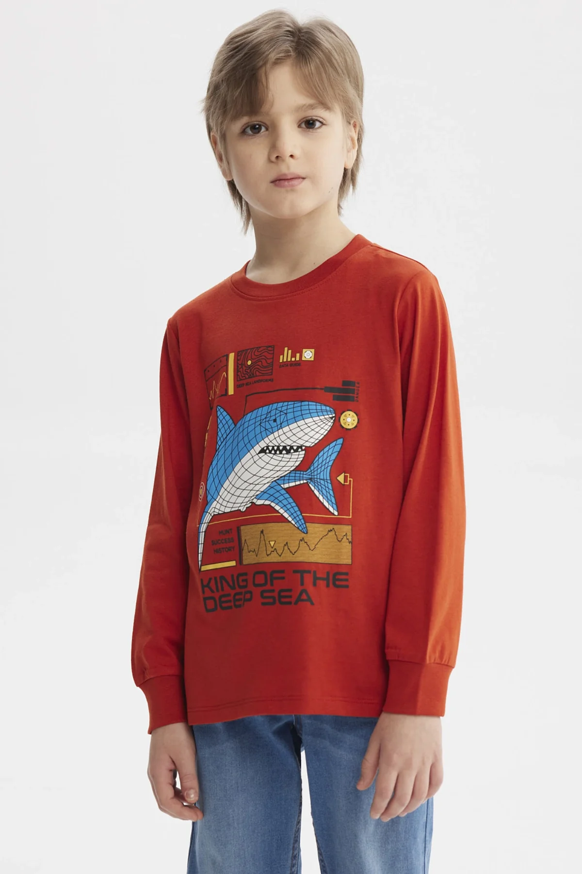 Polera Niño Estampado En Relieve Ocre