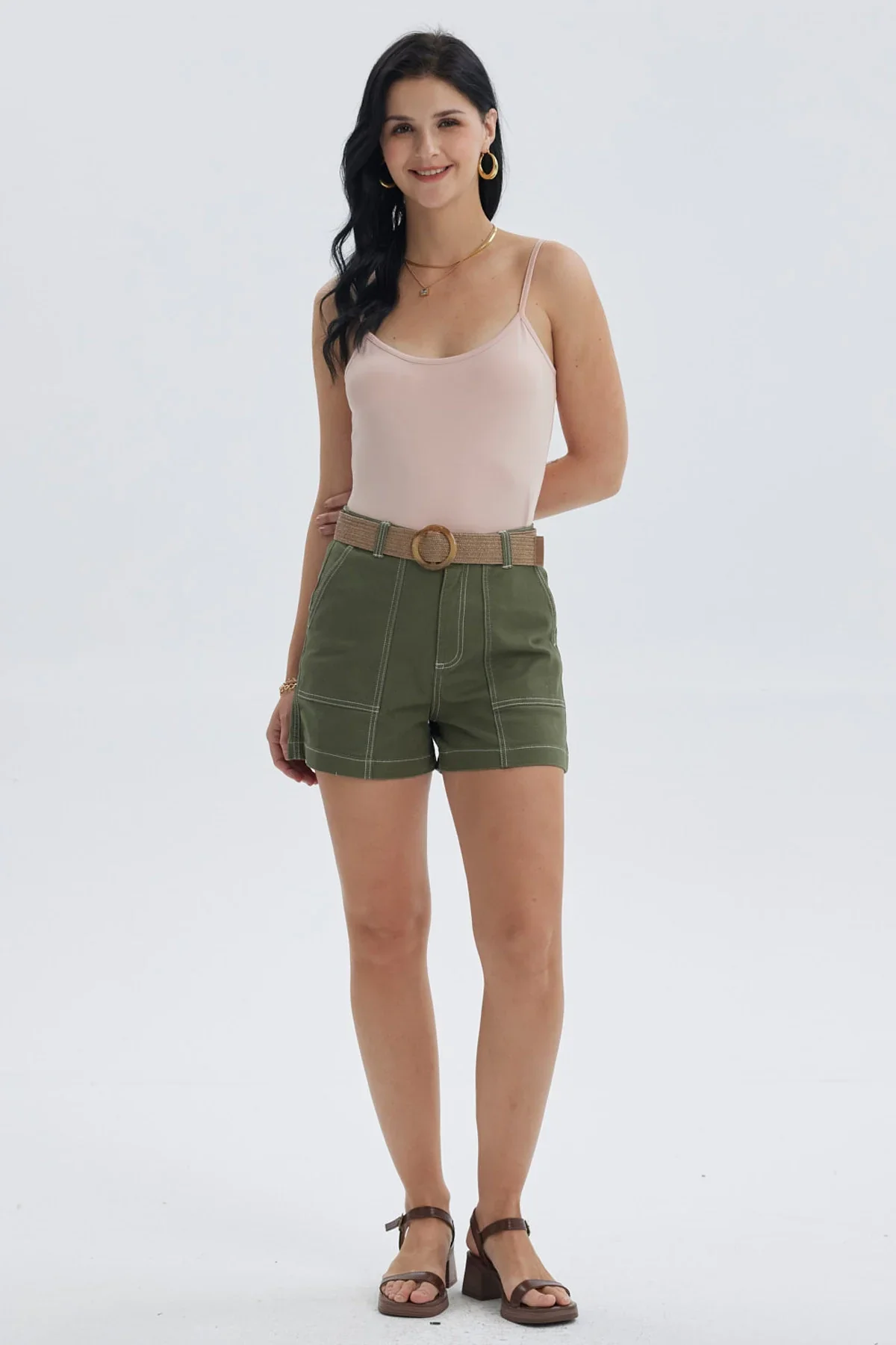 Short Mujer Con Cinturón Verde Musgo - Image 4
