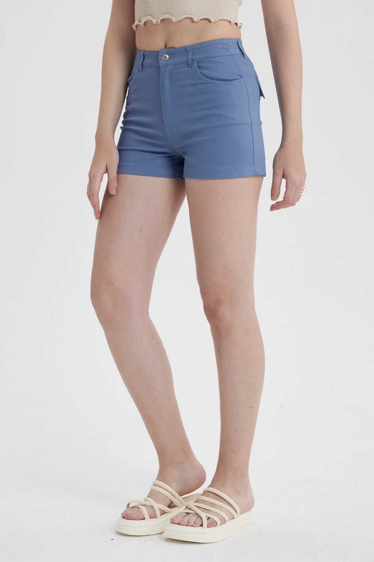 Short Mujer Gabardina Color Celeste Oscuro - Image 2